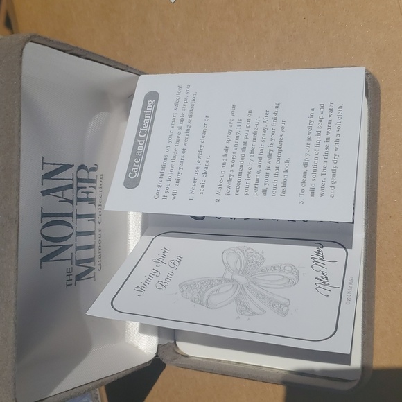 Nolan Miller Bow Pin - Picture 3 of 3